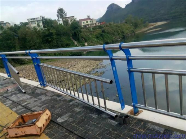 湛江不锈钢复合管护栏是一种卓越的防护材料